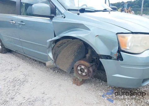 2008 Chrysler Town & Country Touring from USA, damaged, VIN 2A8HR54P28R824928
